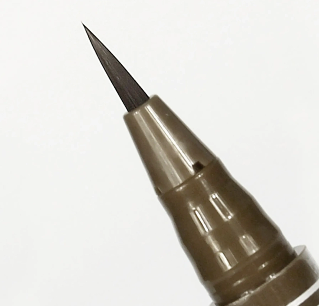 TRIUMPH маркер с кисточкой д/бровей blade brow liner с.коричневый т.02